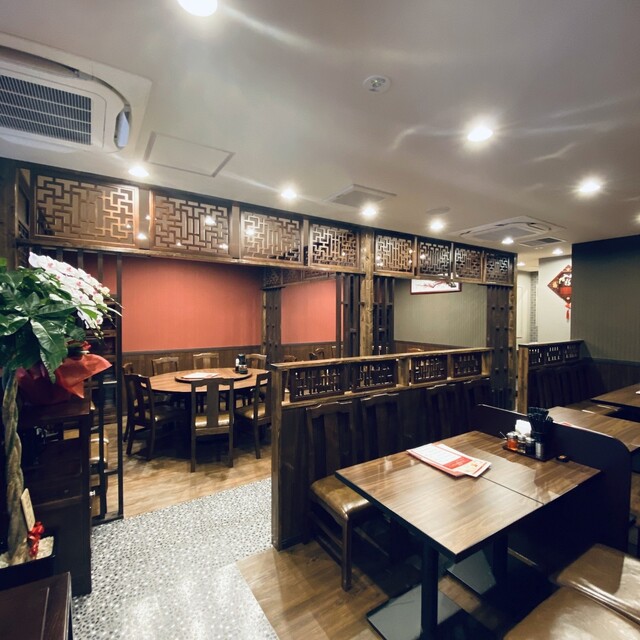 中華料理 華景園 東田町店の円卓とテーブル席