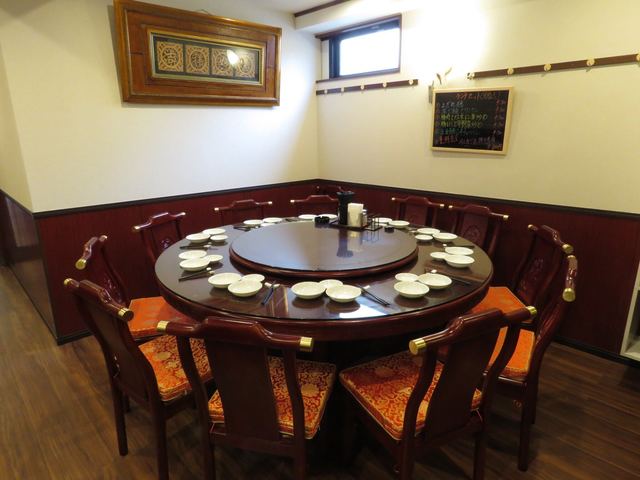 中華料理美山飯店の回転台のある円卓席